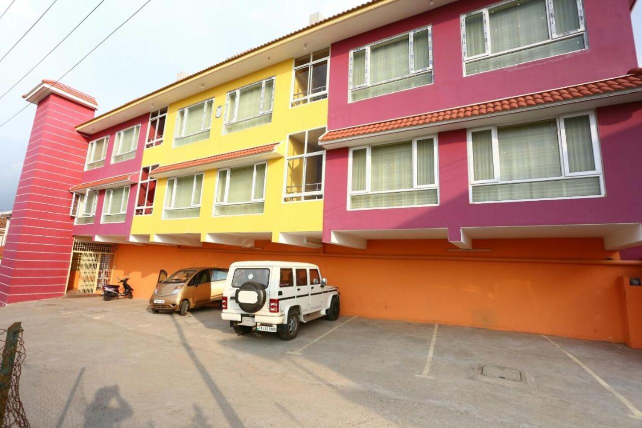 Mmr Holiday Inn أوتي المظهر الخارجي الصورة