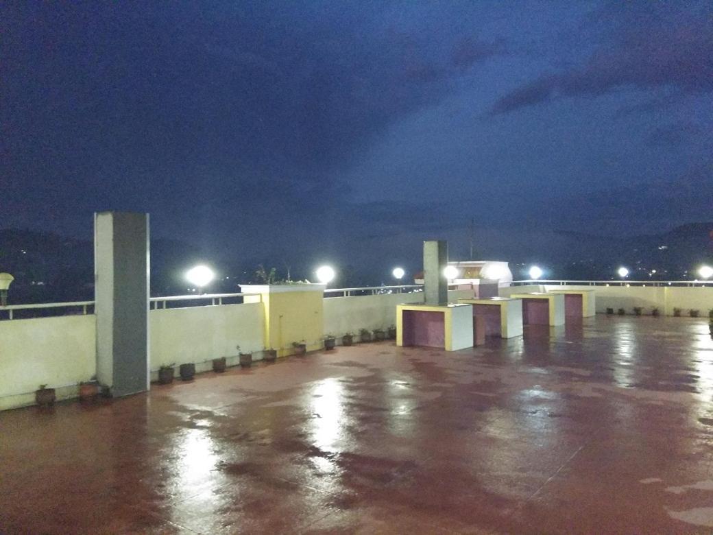 Mmr Holiday Inn أوتي المظهر الخارجي الصورة